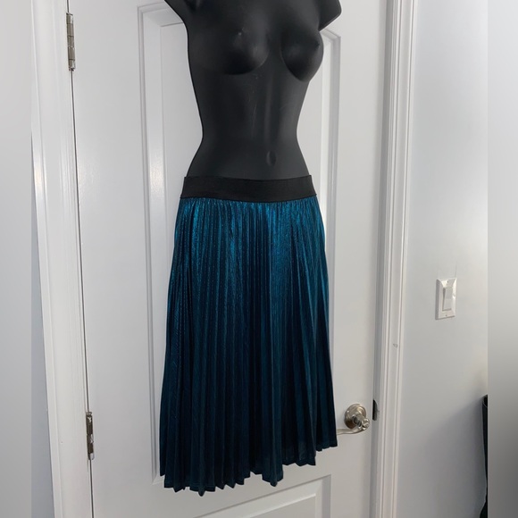 Forever 21 Metallic Blue Pleated Midi Skirt - Picture 9 of 11